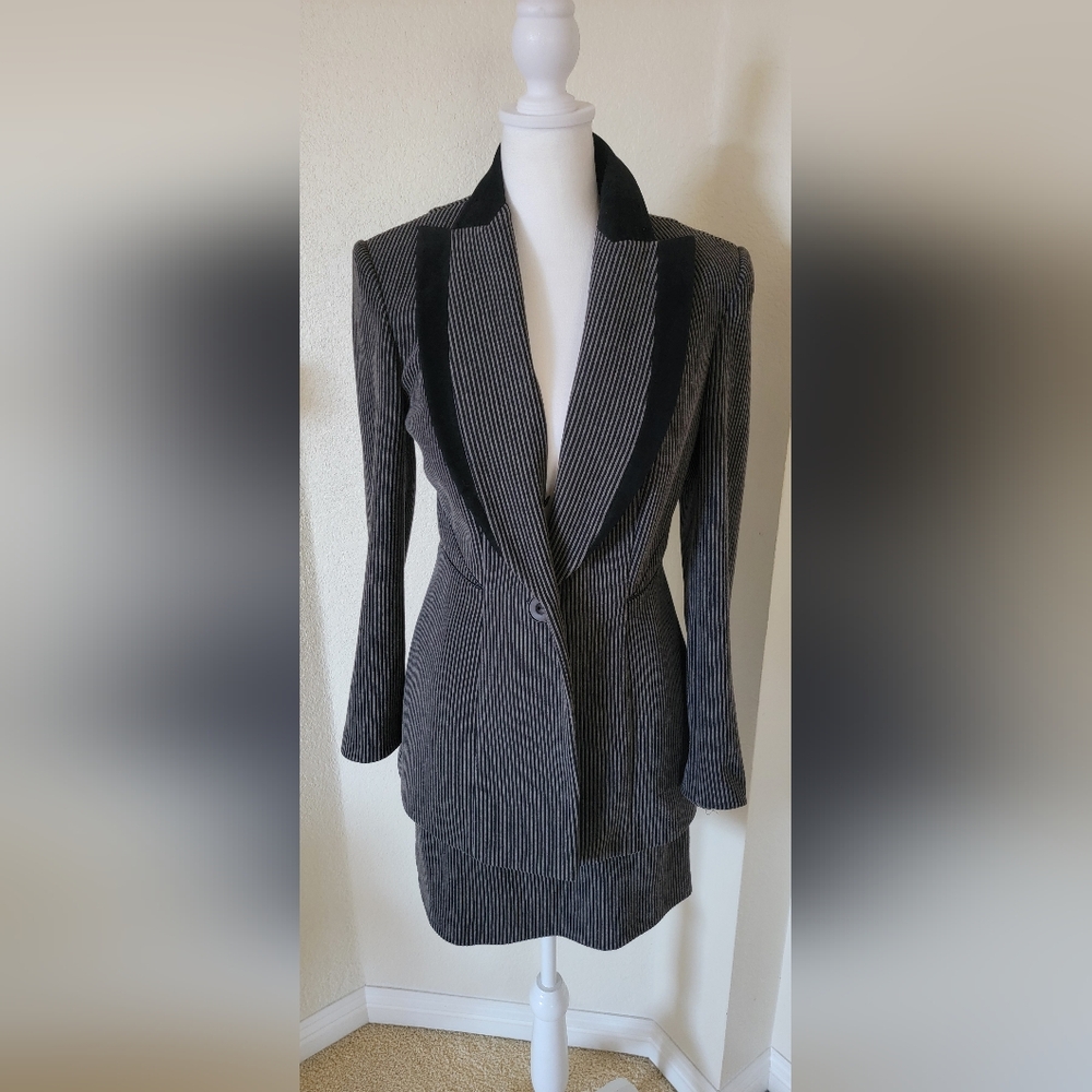 Tom Klaim Detachable Collar Suite, size 8. - Picture 6 of 6